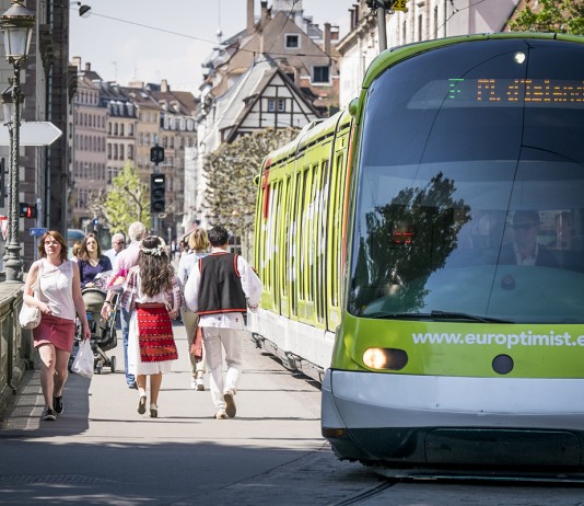 Nuntă inedită în costume populare românești La Strasbourg